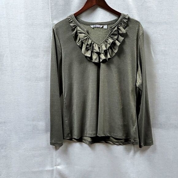 Beautiful Silver Isaac Mizrahi Blouse! - Picture 1 of 6